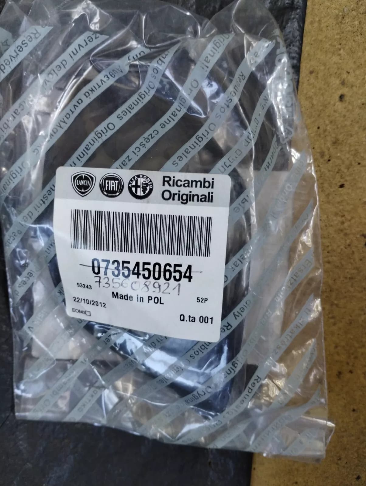 Genuine Fiat mirror cover No : 735608921