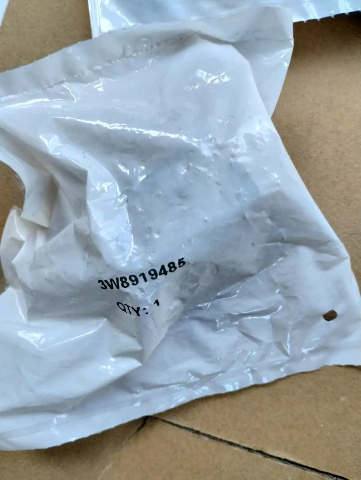 ORIGINAL BENTLEY SECURING COMPONENTS 1 PCS No: 3W8919485