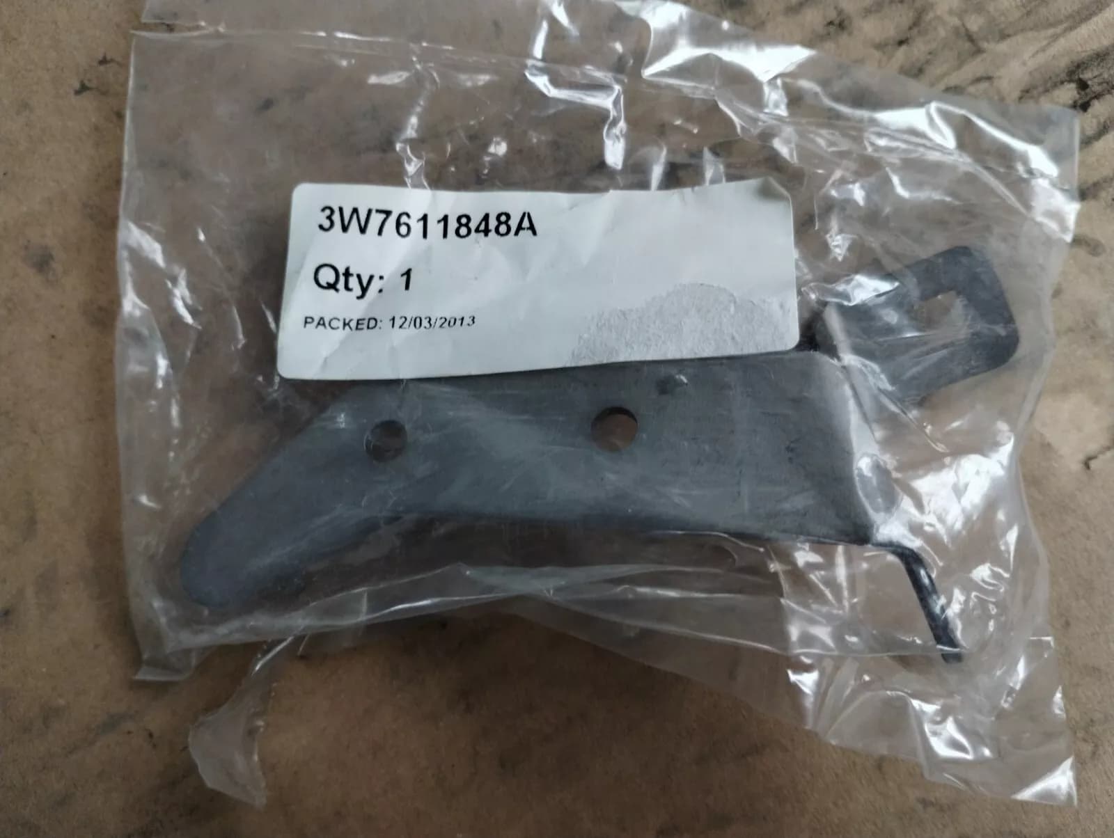 Bentley genuine BRACKET No:3W7611848A