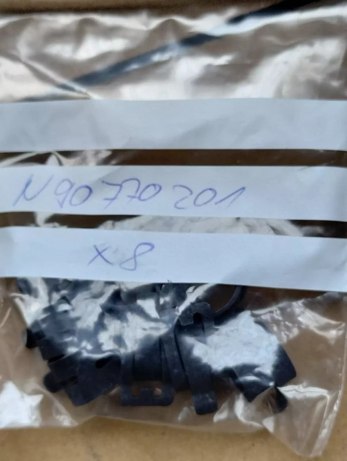 ORIGINAL BENTLEY SPRING BAND CLAMP 8 PCS NR: N90770201