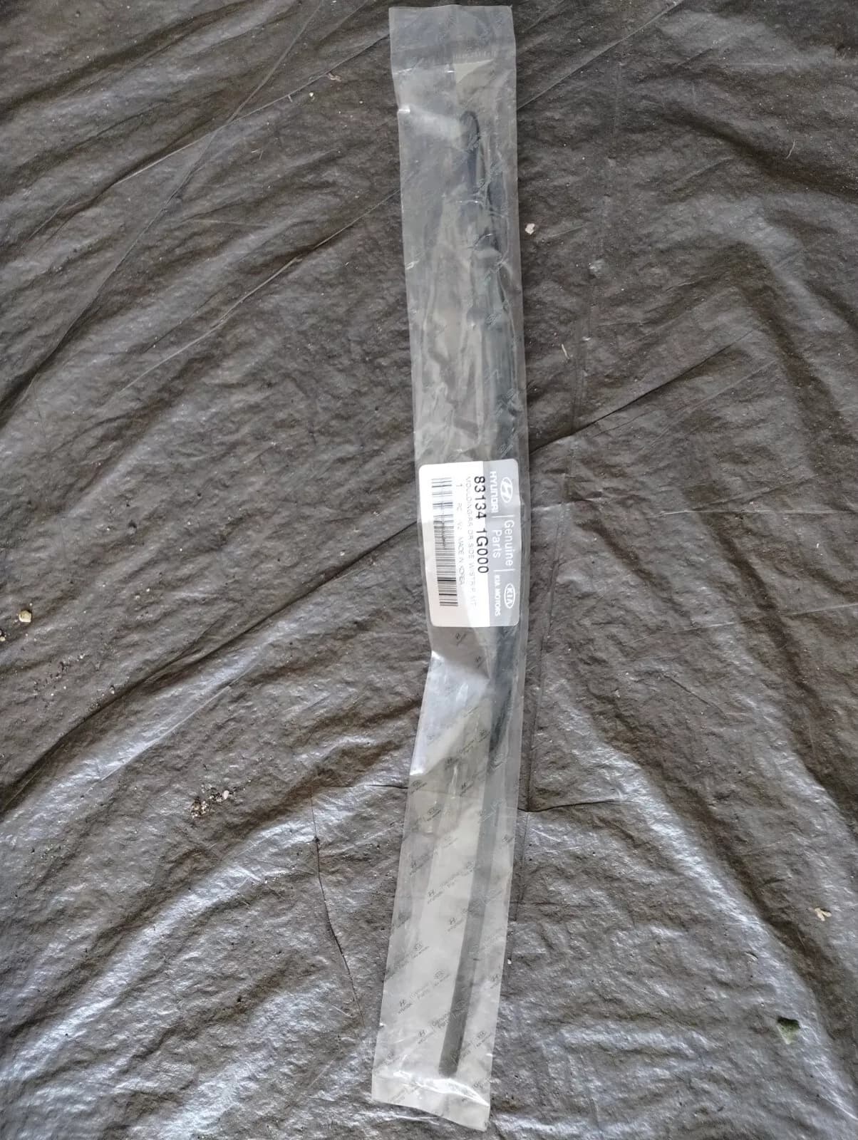 HYUNDAI Genuine MOULDING-RR DR SIDE W/STRIP MT No : 831341G000