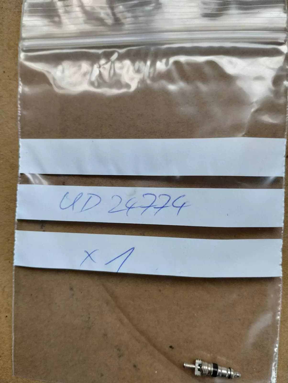 ORIGINAL BENTLEY VALVE SCHRADER 1 PCS NR: UD24774