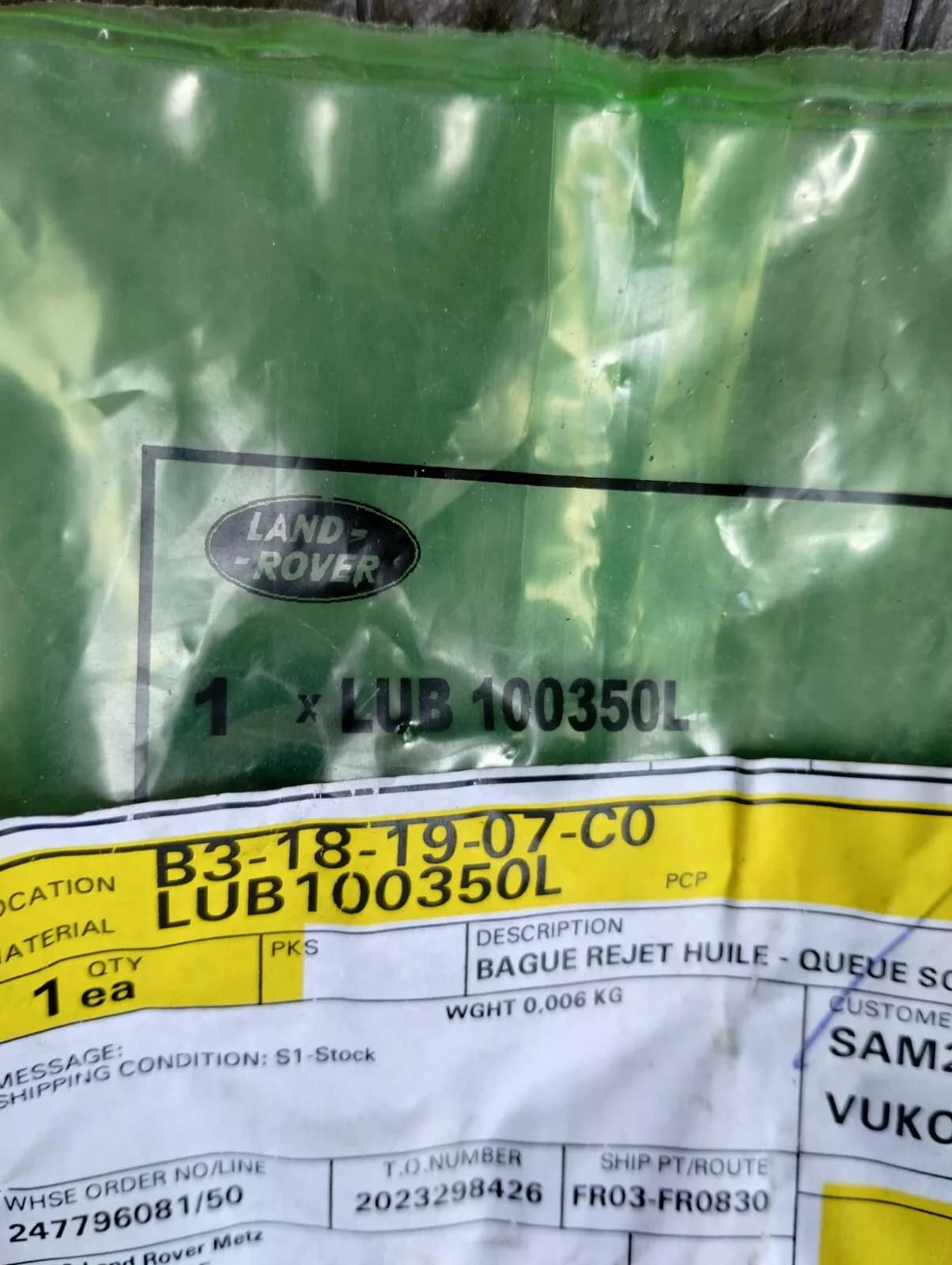 Genuine Jaguar, Land Rover, CYLINDER HEAD VALVE STEM OIL 1 Pcs No: LUB100350L