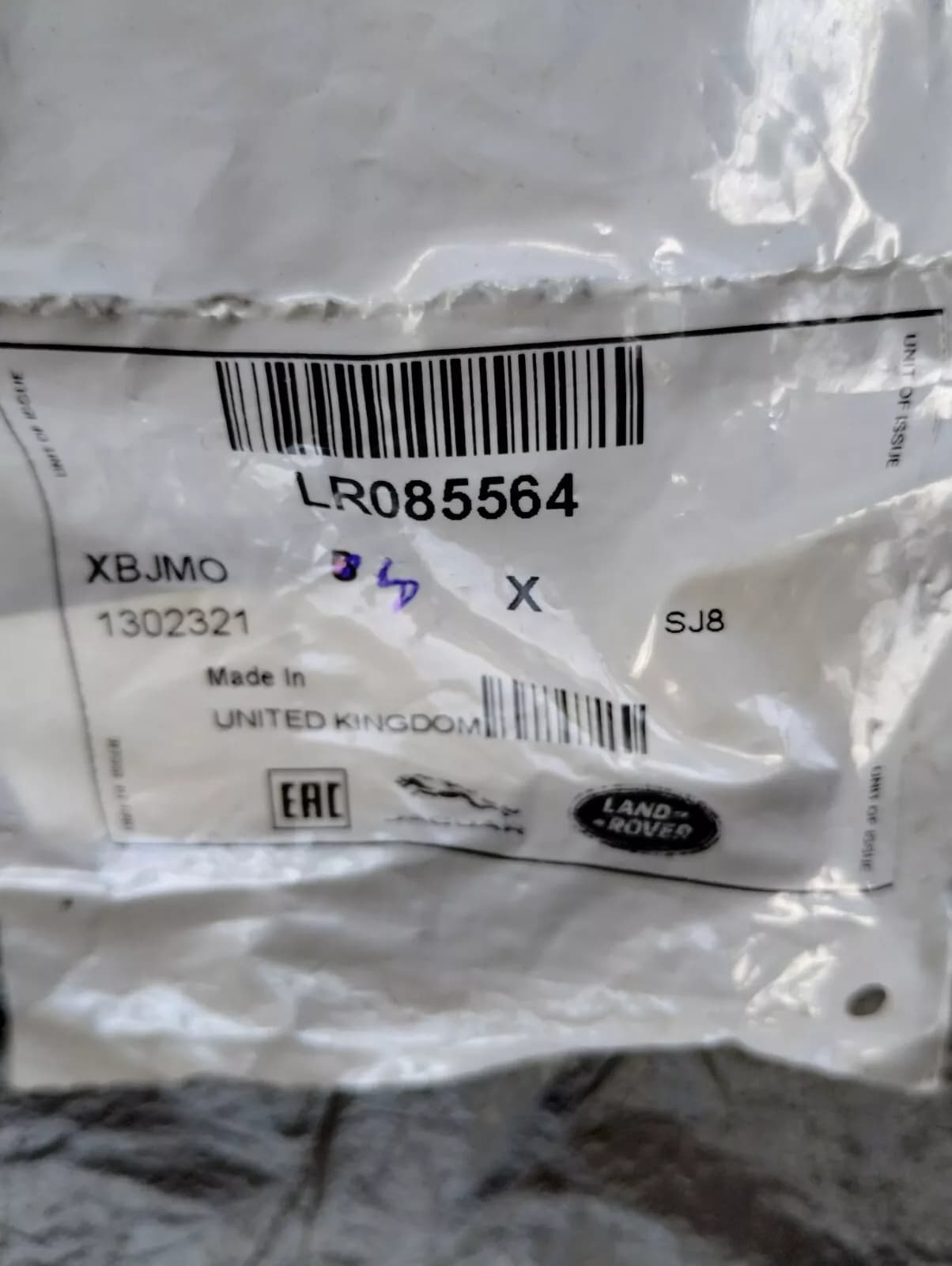 Genuine Jaguar, Land Rover, screw 4 Pcs No: LR085564