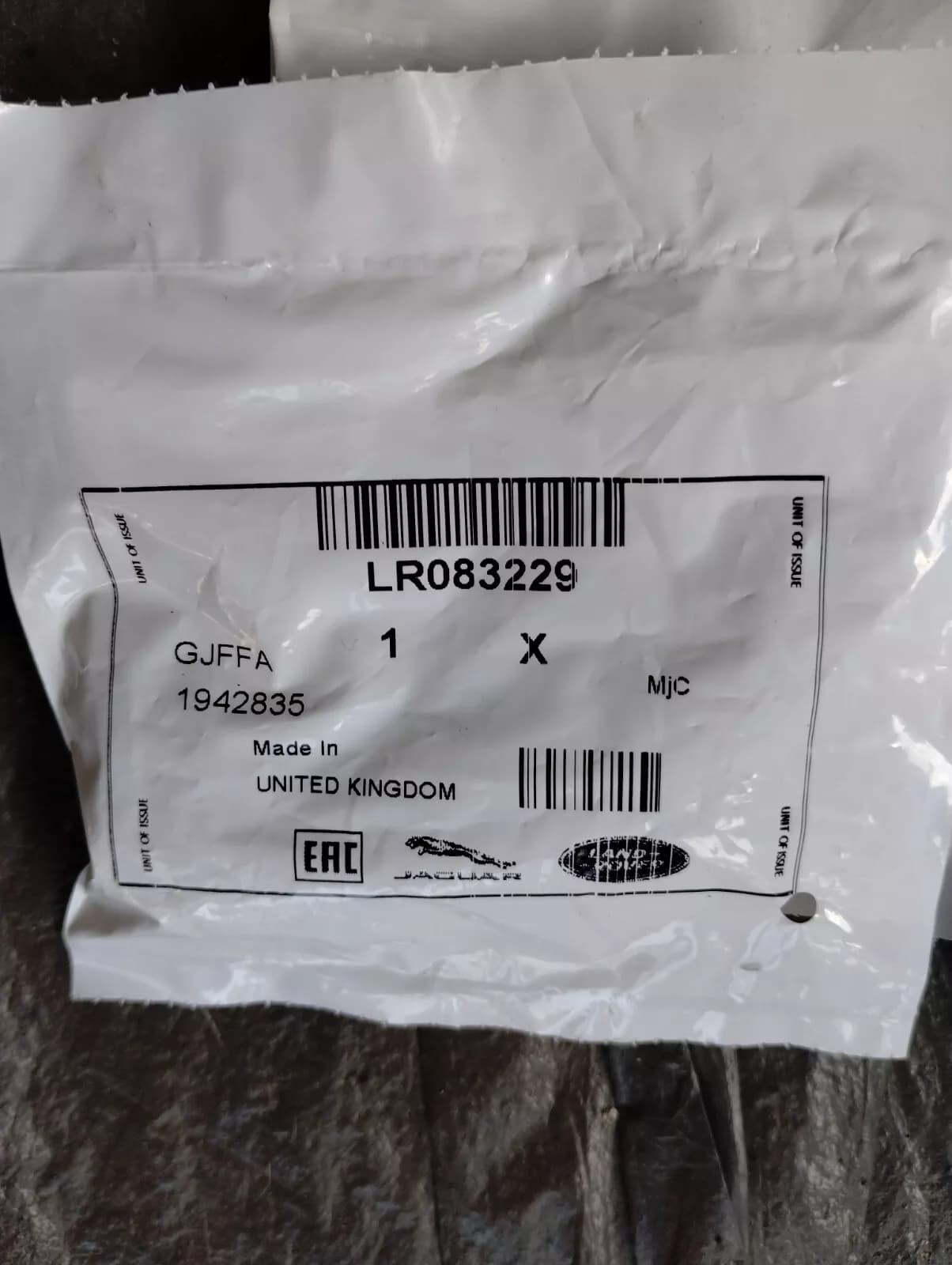 Genuine Jaguar, Land Rover, screw 1 Pcs No: LR083229