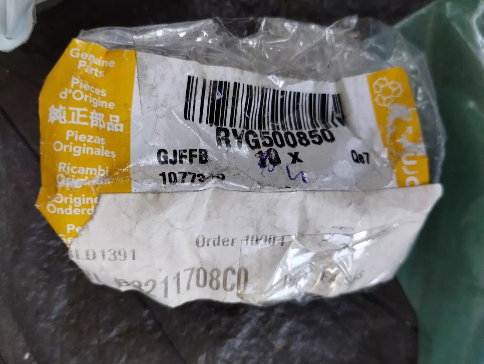 Genuine Jaguar, Land Rover, screw 4 Pcs Nr: RYG500850