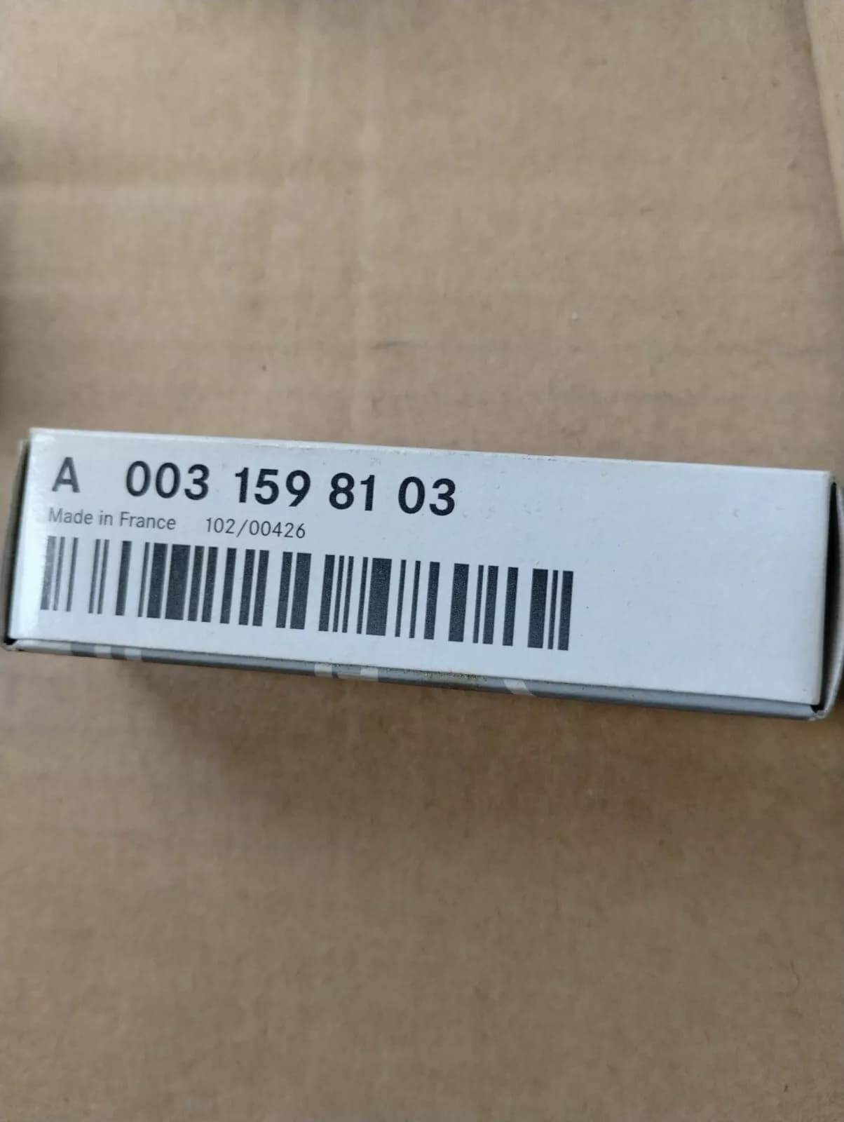 Genuine MERCEDES Spark plug No : A0031598103