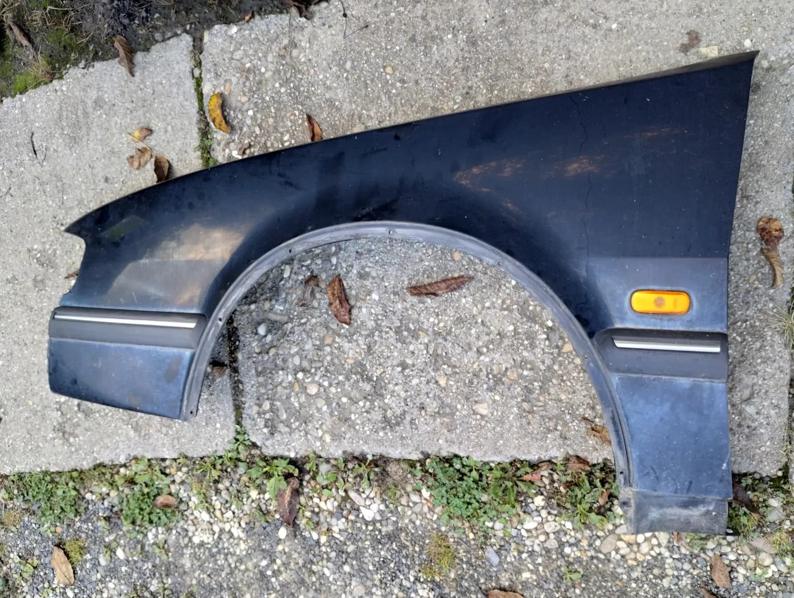 Genuine Saab 9000 Left front fender (1992-98). Part number: 32000142, 4293015. 