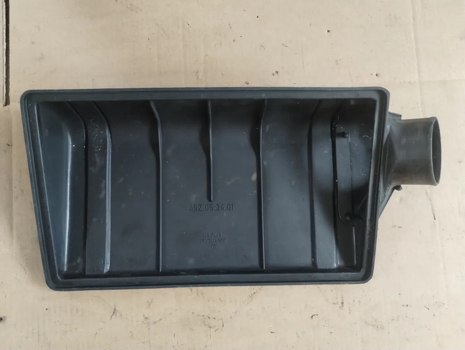 Genuine Maserati Biturbo Air filter housing. Part number 45205340, 312425003.