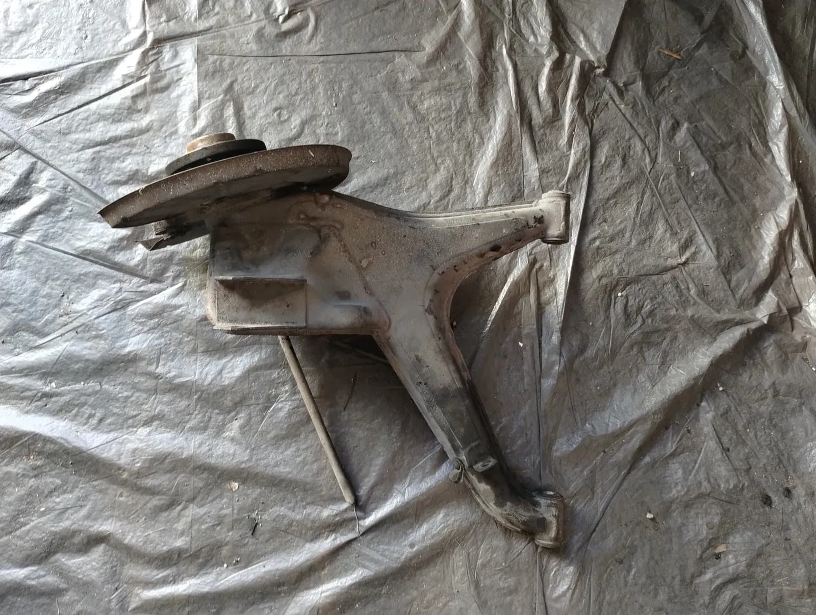 Genuine Maserati Biturbo REAR LH CONTROL ARM AND HUB. Part number  317020101.