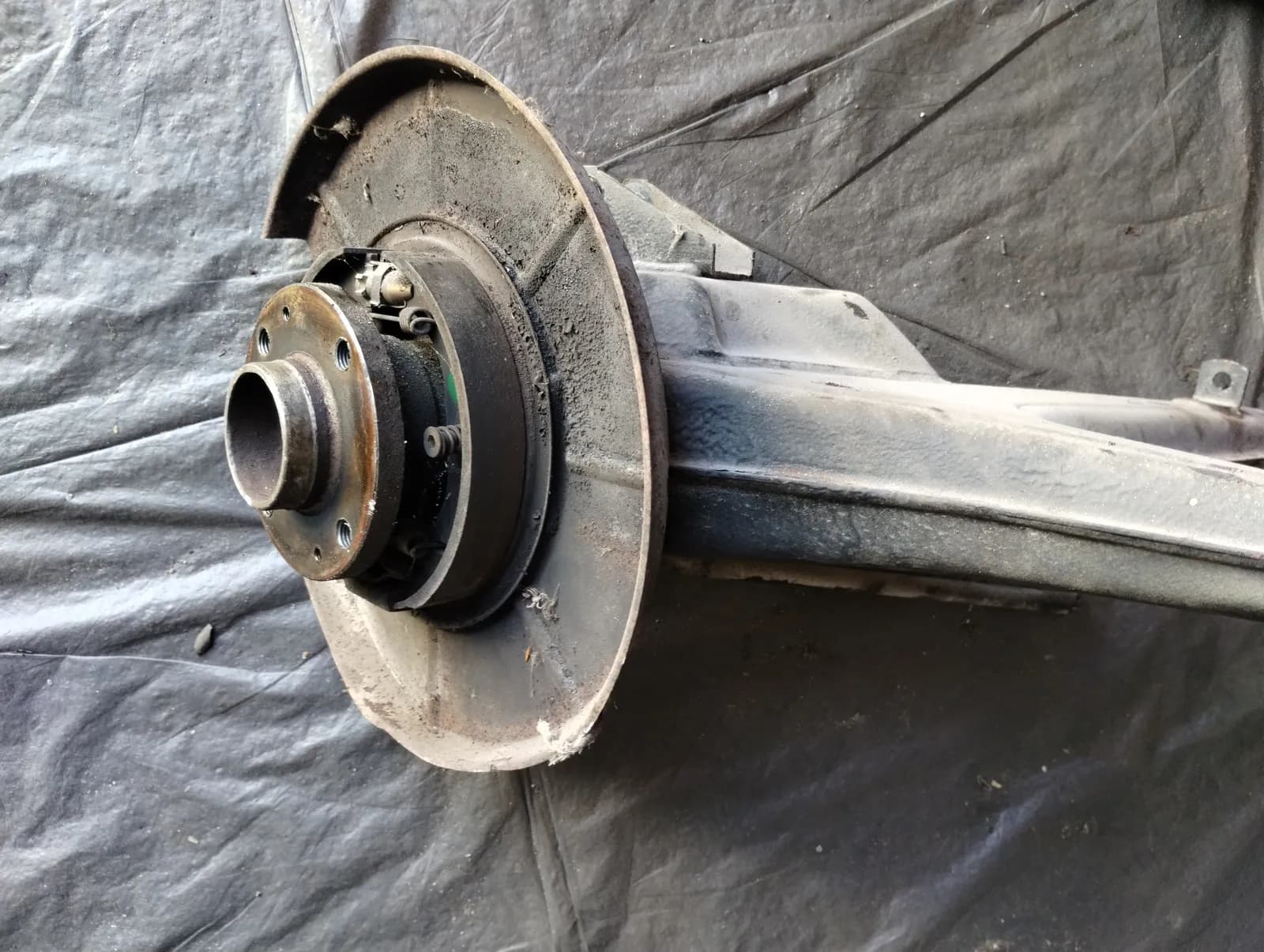 Genuine Maserati Biturbo REAR RH CONTROL ARM AND HUB. Part number  317020102.