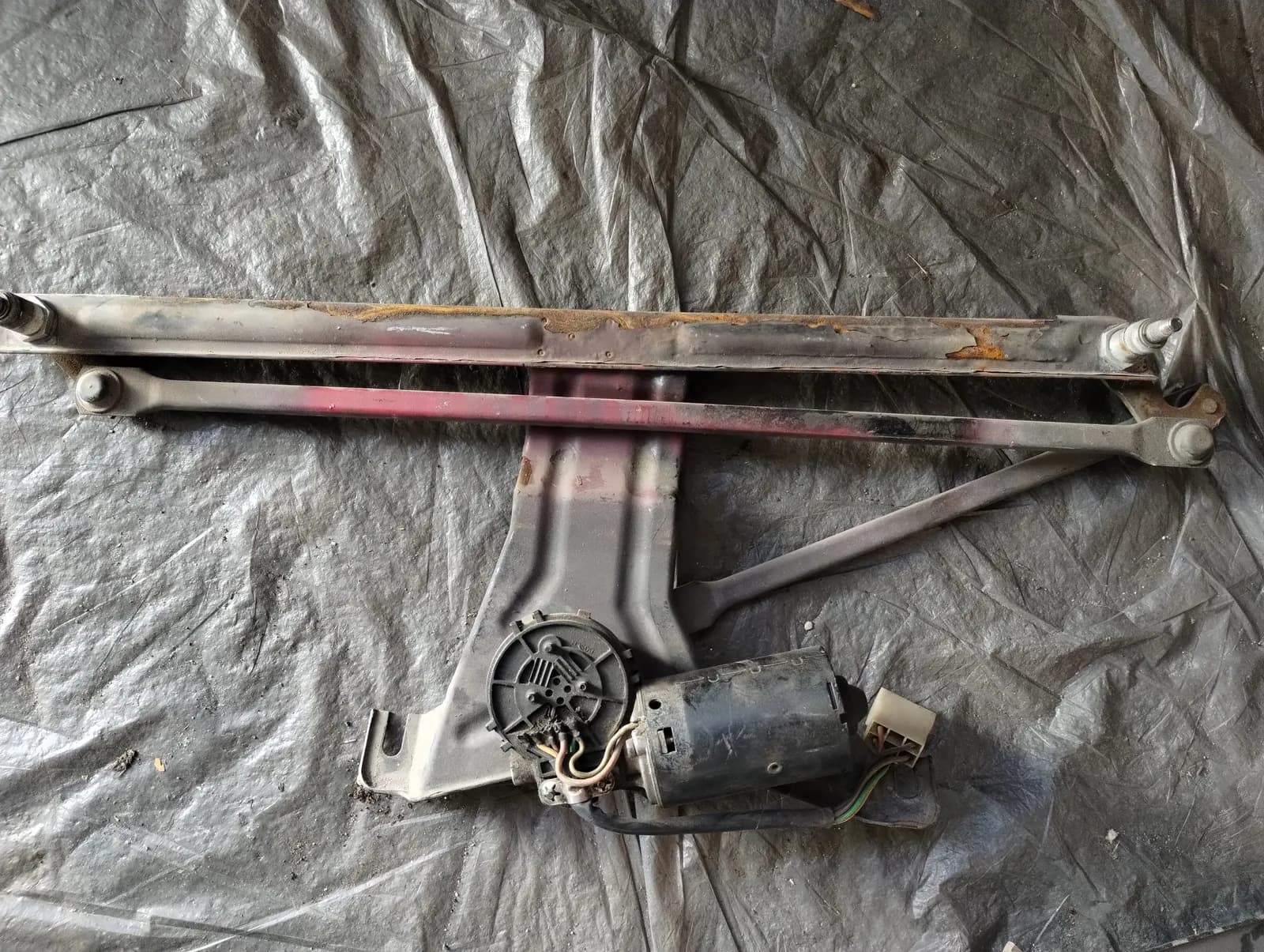 Genuine Maserati Biturbo WIPER MOTOR COMPLETE WITH TANDEM. Part number  313320101.