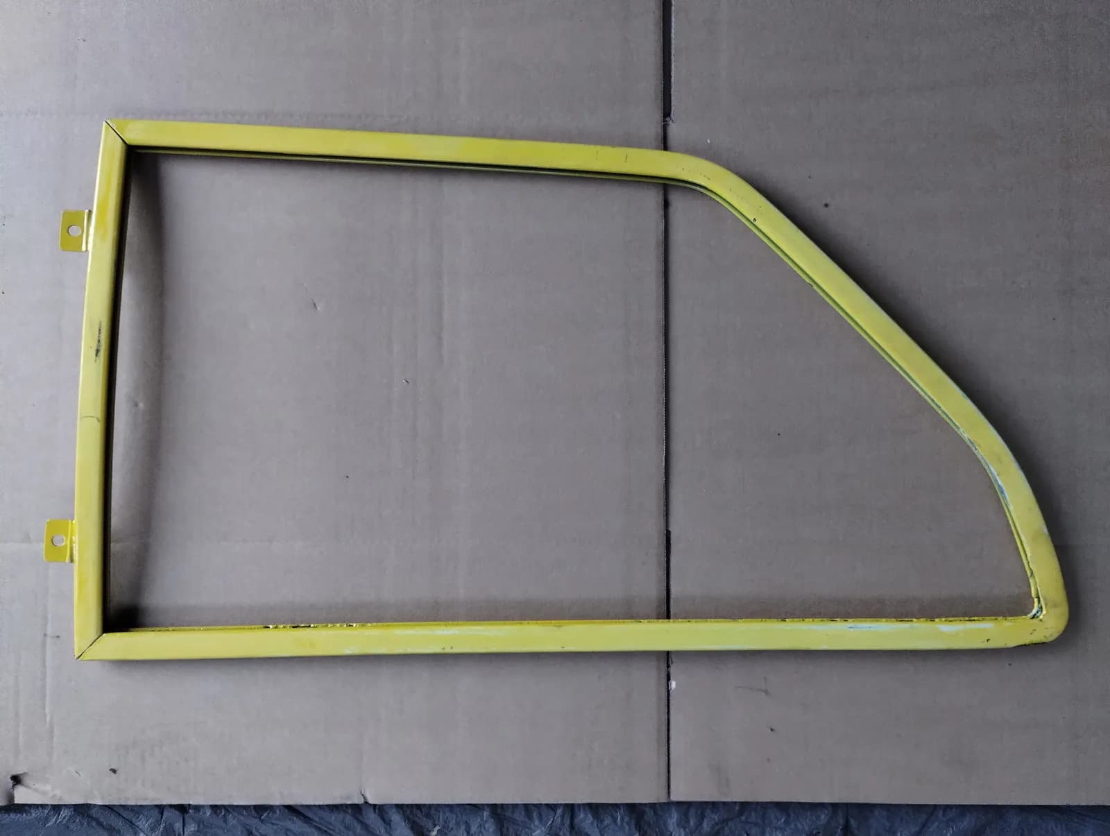 Genuine Maserati Biturbo LH REAR SIDE GLASS FRAME.