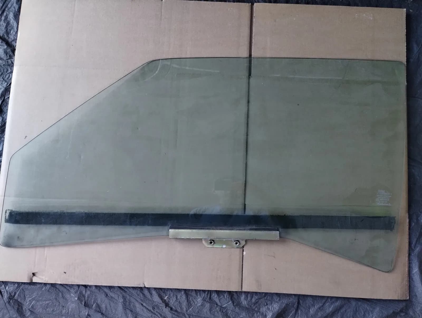 Genuine Maserati Biturbo  LH DOOR GLASS.