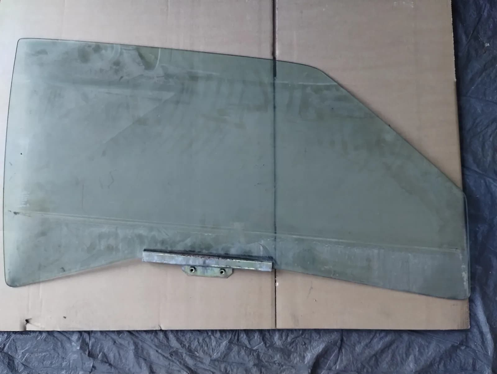 Genuine Maserati Biturbo RH DOOR GLASS.