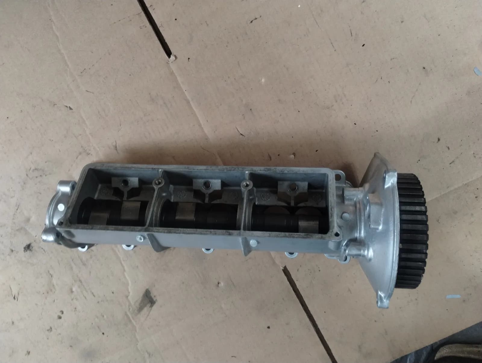Genuine Maserati Biturbo Camshaft housing right, 311020319, and Camshaft.
